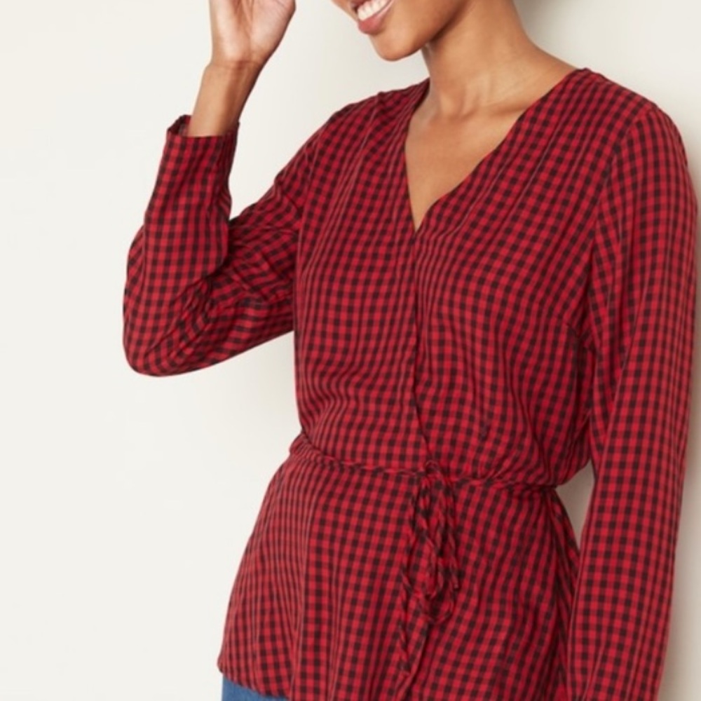 Old Navy red & black gingham faux wrap top size small EUC